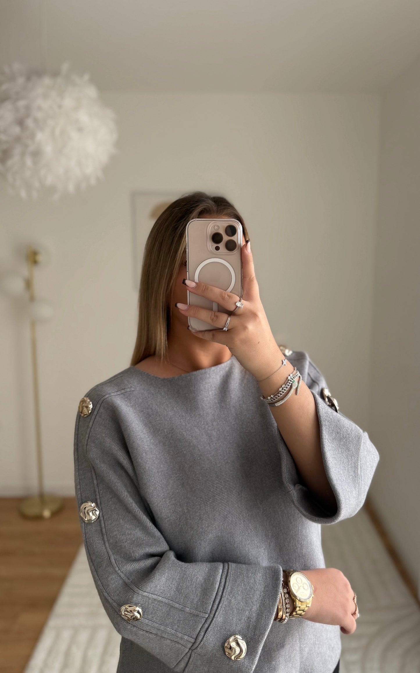 Pull gris manche bouton